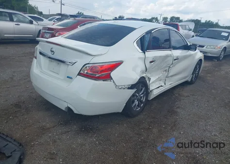2015 Nissan Altima 2.5 S z USA, uszkodzony, nr VIN 1N4AL3AP3FN362172